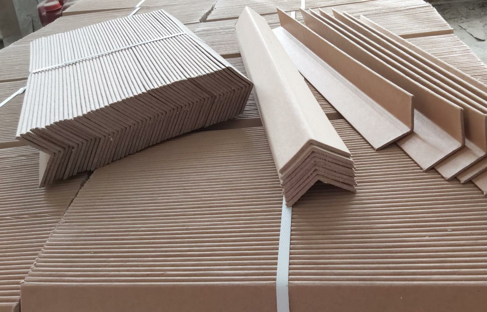 Standart köşebent teknik detay — katman yapısı ve kalınlık gösterimi | Arpack Ambalaj